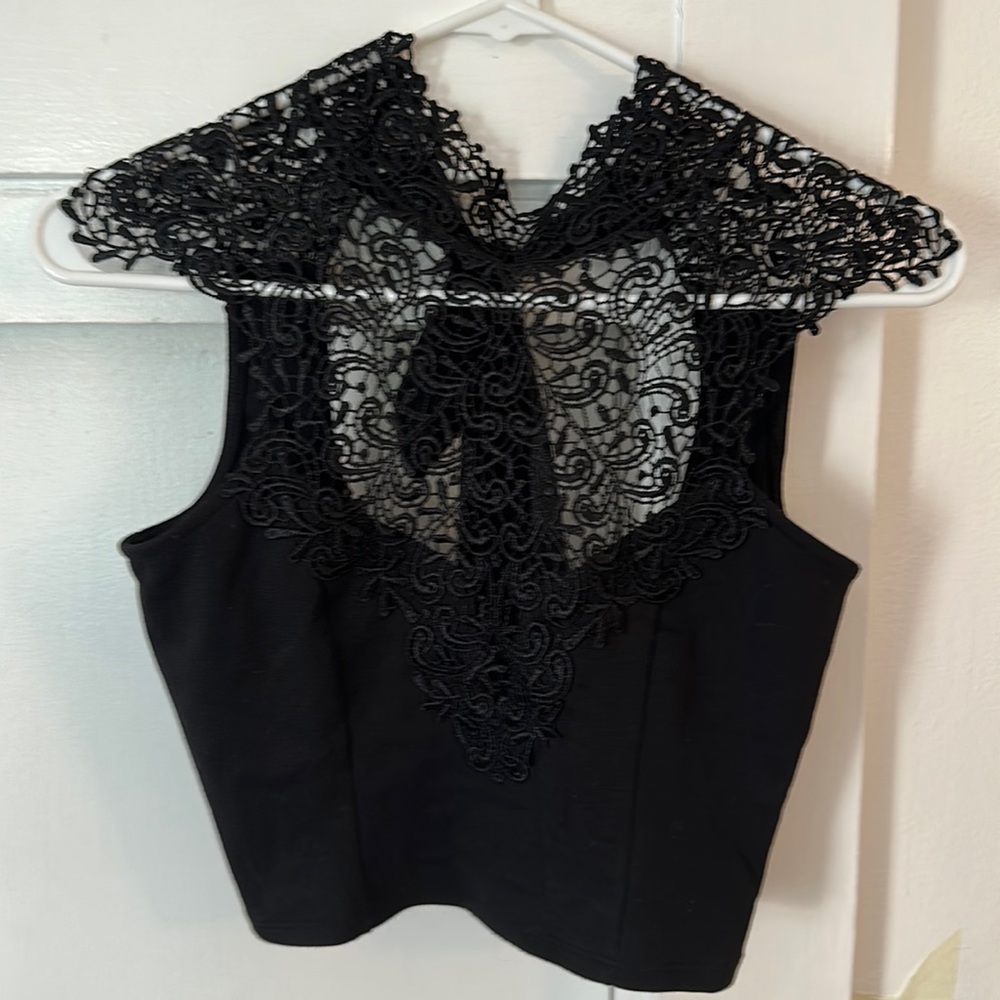 Lace mock neck crop top - Solemio